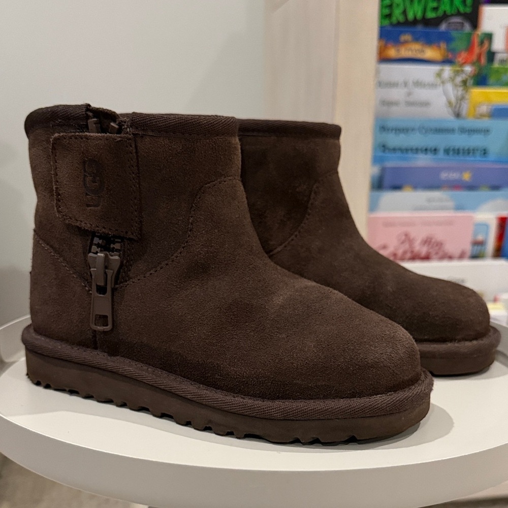 UGG Kids Boots in Chocolate Brown - Picture 3 of 4